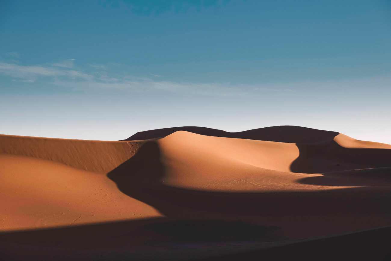 A sharp Sahara dune ridge under a clear blue sky